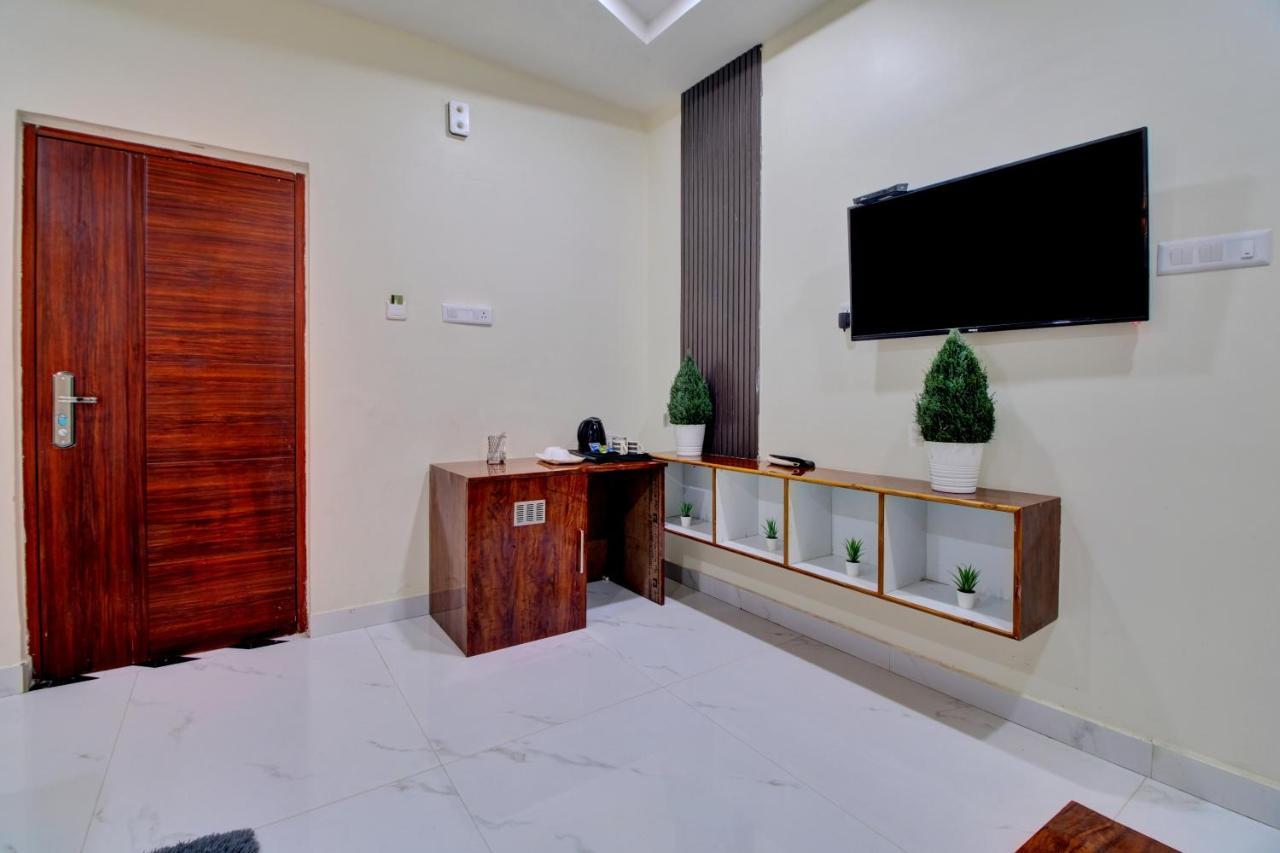 Collection O Hotel Mango Tree Khammam Exterior photo