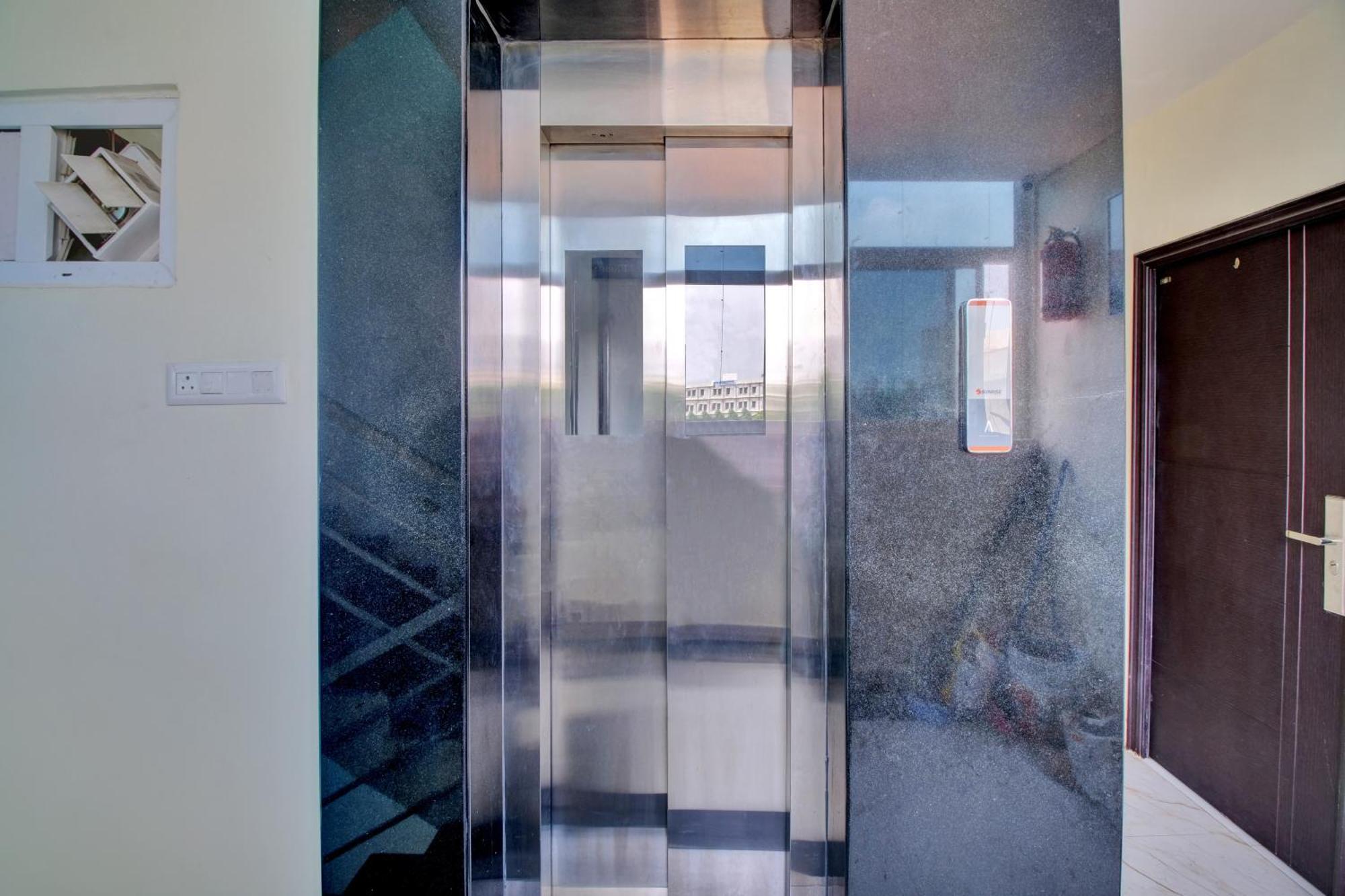 Collection O Hotel Mango Tree Khammam Exterior photo