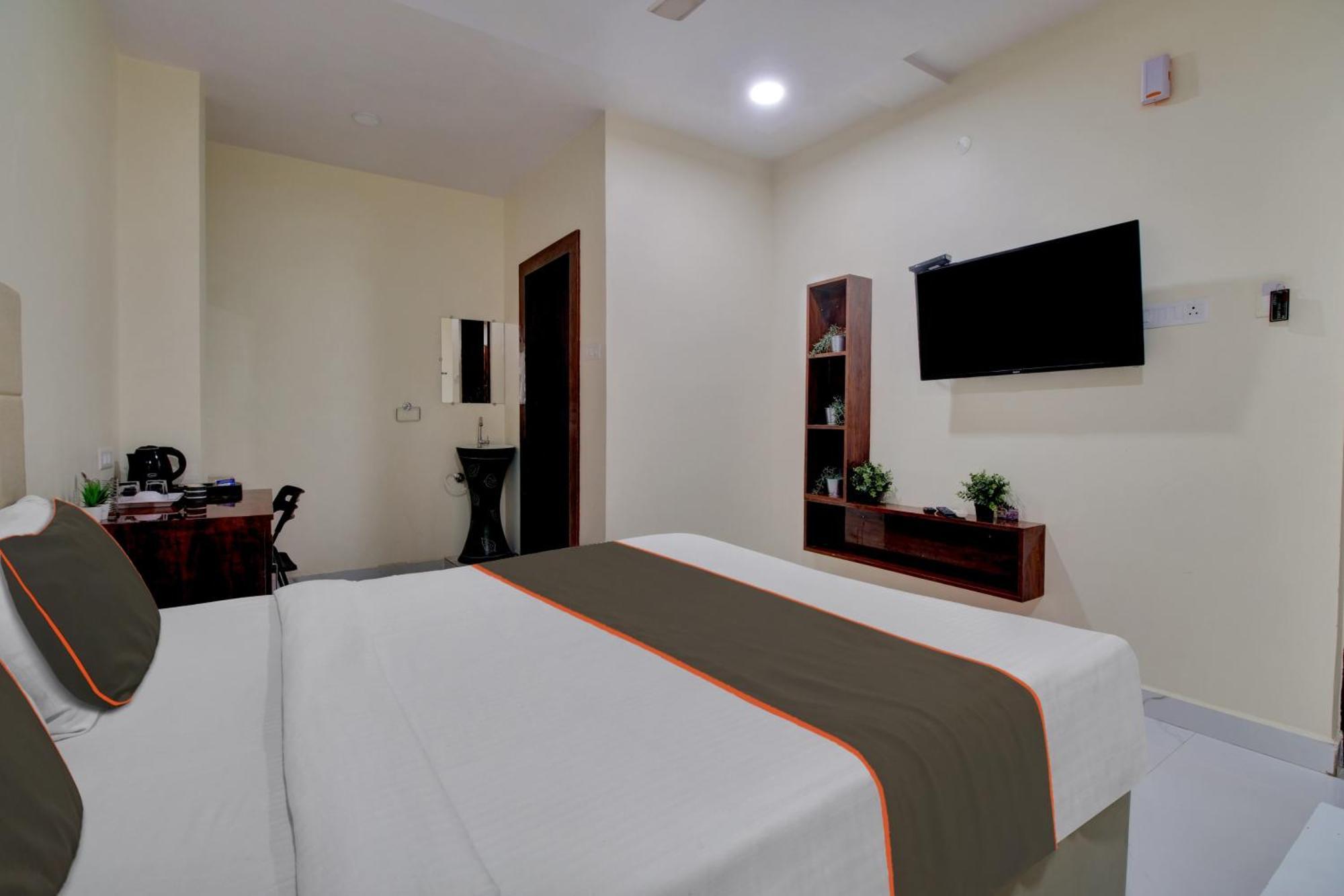Collection O Hotel Mango Tree Khammam Exterior photo