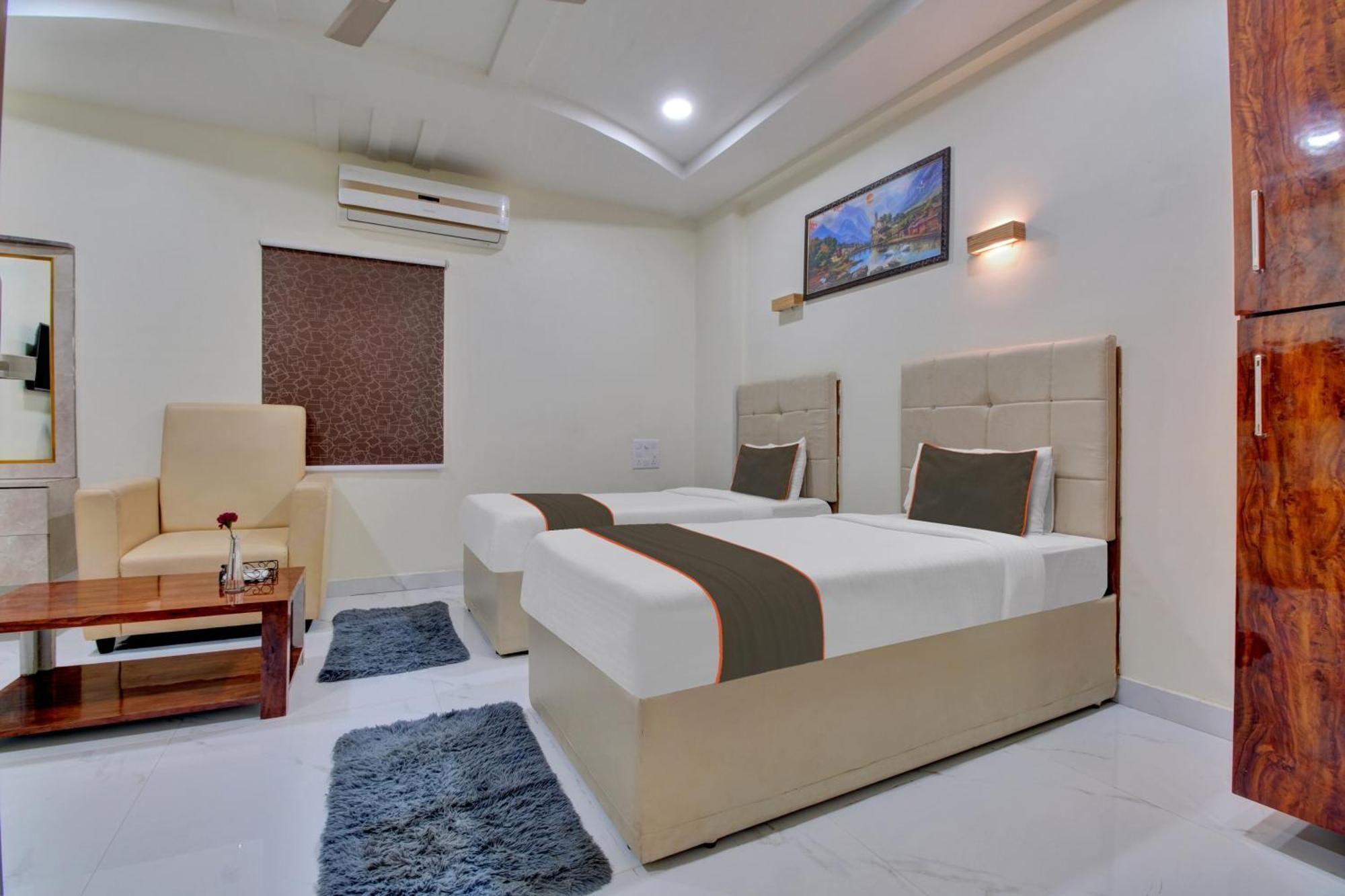 Collection O Hotel Mango Tree Khammam Exterior photo